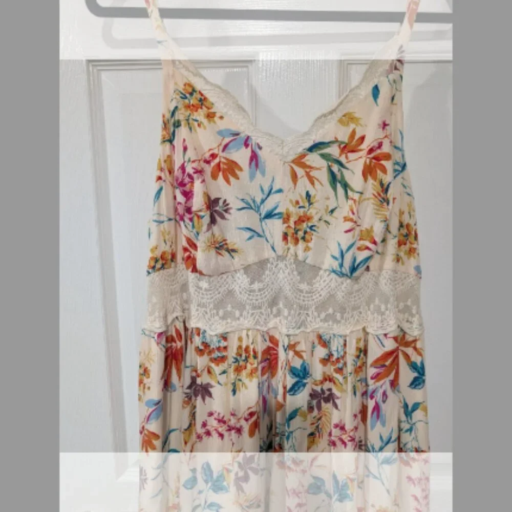 Torrid Carrie Floral Lace Inset Maxi Dress in Size 2 (18/20) - Picture 5 of 15